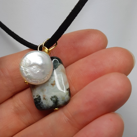 Dark Green Jasper and Genuine Coin Pearl Wire Wrap Necklace - Picture 6 of 8